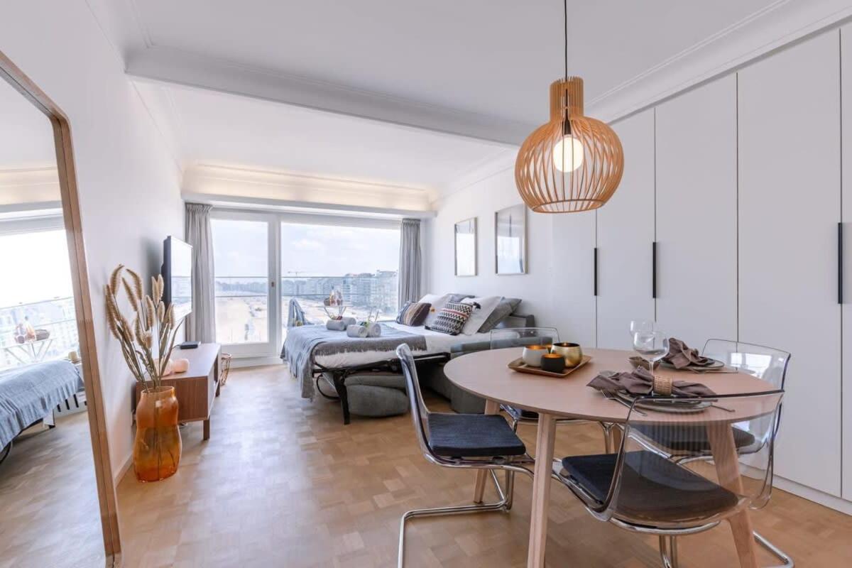 Апартаменты Stunning Studio With Sea-View And Terrace Кнокке-Хейст Экстерьер фото